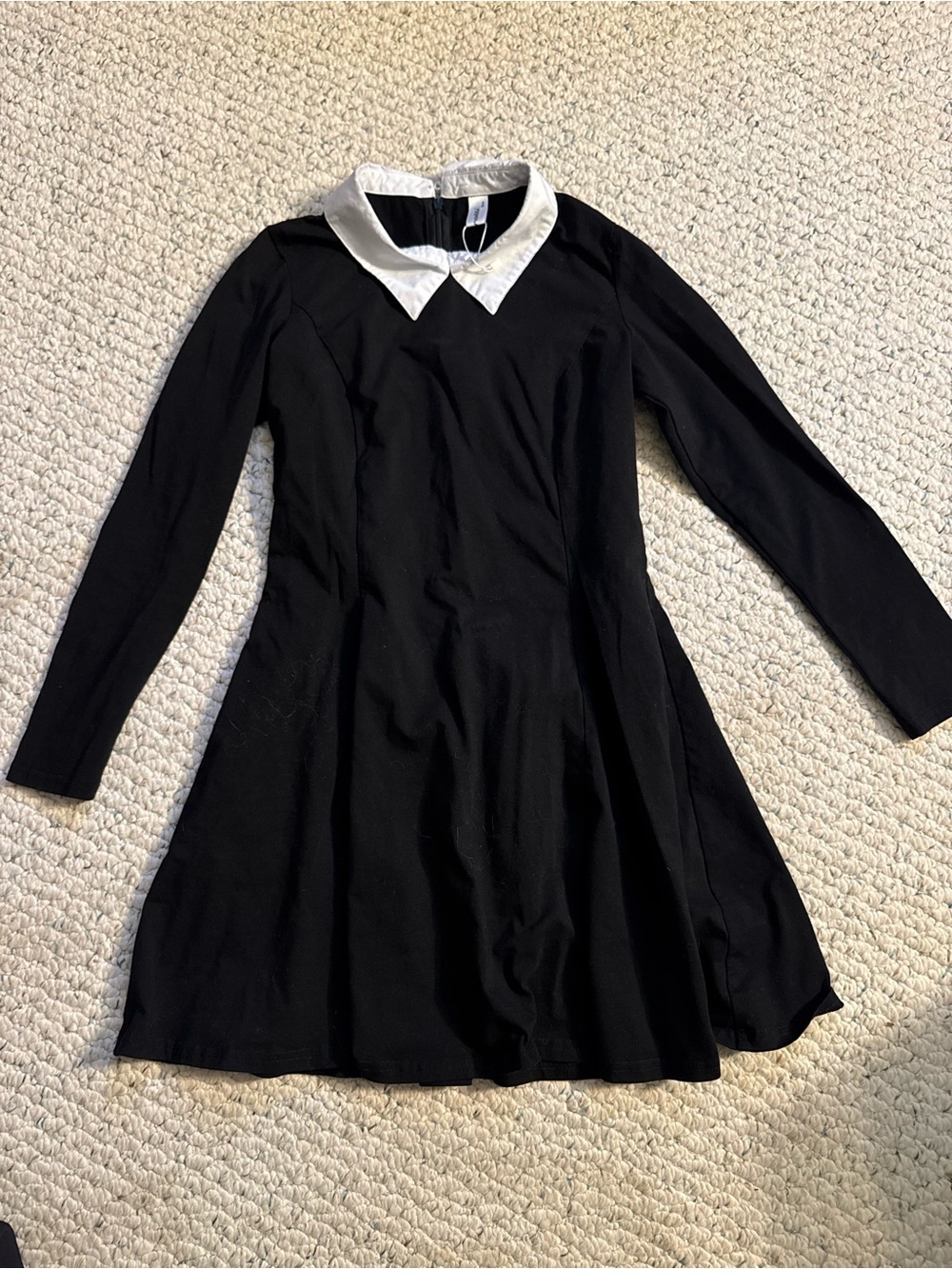 Aphratti Black Long-Sleeve Dress with White Collar